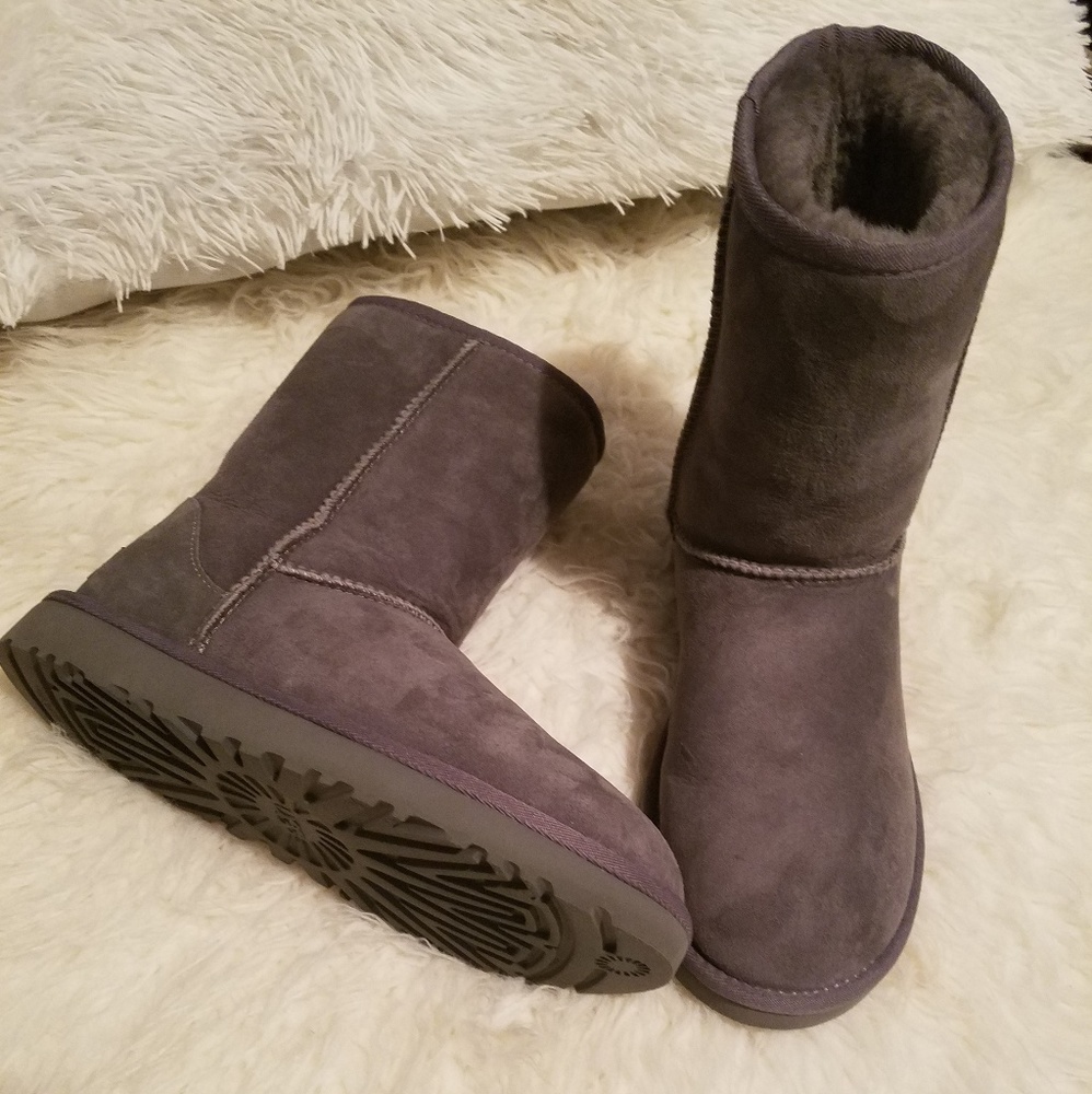 UGG BOOTS AUTHENTIC ECXELENT CONDITION